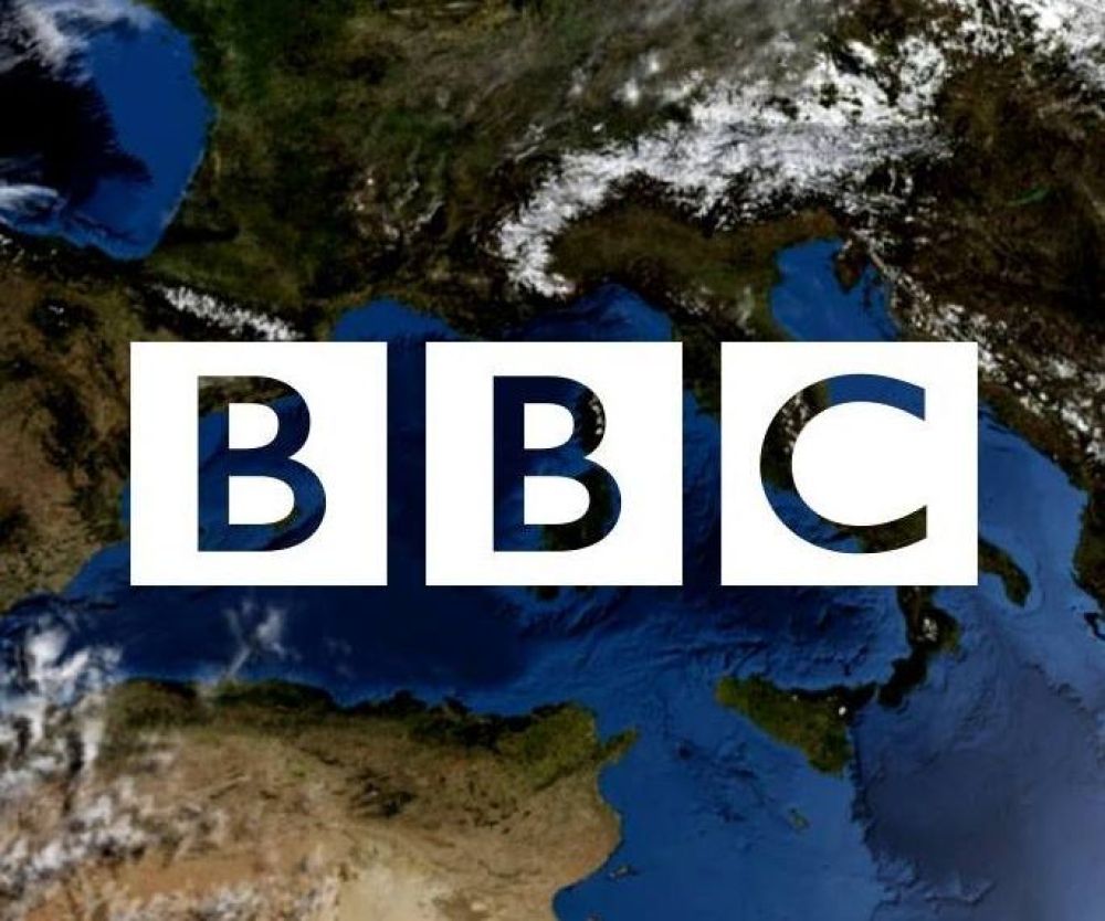 BBC čel&iacute; kritike za spolupr&aacute;cu so saudskoarabsk&yacute;m investičn&yacute;m fondom