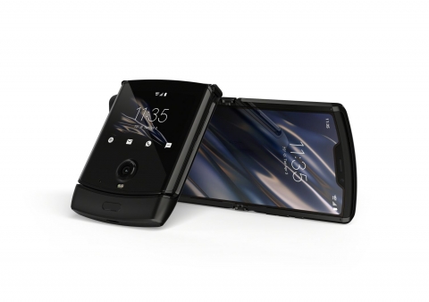 O2 odštartovalo predaj eSIM-kovej sklápačky Motorola razr