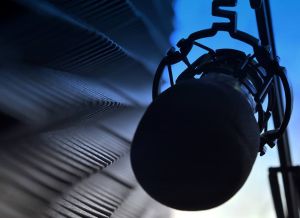 CNN, MS Now a Politico žalujú Trumpovu administratívu za vyhostenie z Bieleho domu