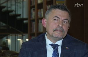 Normaliz&aacute;cia v priamom prenose: Machala chce redaktorov pokutovať za slovo USA. Počuť chce S&Scaron;A