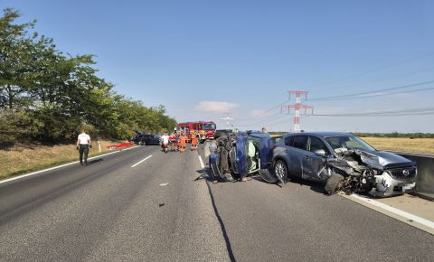 Hromadná dopravná nehoda smerom na Bratislavu. Zasahujú všetky záchranné zložky (FOTO)