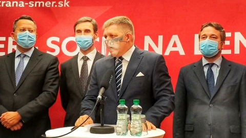 Hlavný hygienik: Prečo neodporúča plastové rúška a štíty, aké nosí napríklad Fico?
