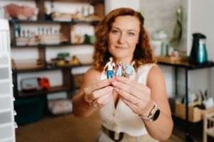 Keď podvodn&iacute;ci zneužij&uacute; osamelosť, nemali by sme sa smiať. Psychologička rad&iacute;, ako chr&aacute;niť seba aj bl&iacute;zkych pred manipul&aacute;ciami na internete