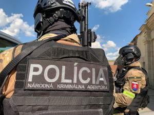 AKTU&Aacute;LNE: Policajti na Spi&scaron;i zadržali 17-ročn&eacute;ho &scaron;tudenta, vyhr&aacute;žal sa učiteľke zabit&iacute;m