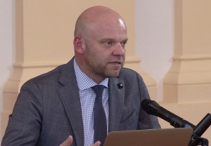 Dírer: Spravodajstvo by mohlo byť objektívnejšie, inovatívnejšie a sledovanejšie