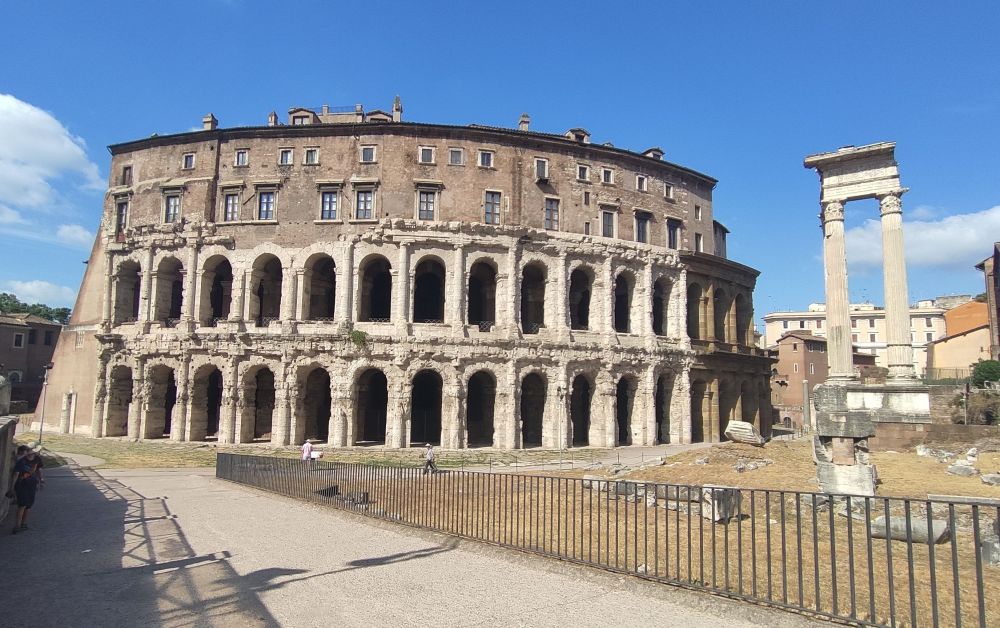 Rodina talianskych miliard&aacute;rov Agnelliovcov pred&aacute;va svoj denn&iacute;k La Stampa