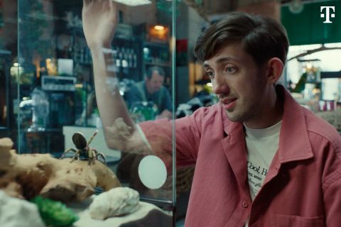 Telekom v novej kampani ukazuje najnebezpečnej&scaron;&iacute; dotyk (VIDEO)