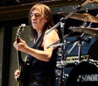 Zomrel spoluzakladateľ AC/DC, trpel demenciou