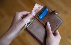 4 z 10 zadan&yacute;ch Slov&aacute;kov a Sloveniek maj&uacute; v partnerskom vzťahu konflikty kv&ocirc;li peniazom. A ak&yacute; je d&ocirc;vod?