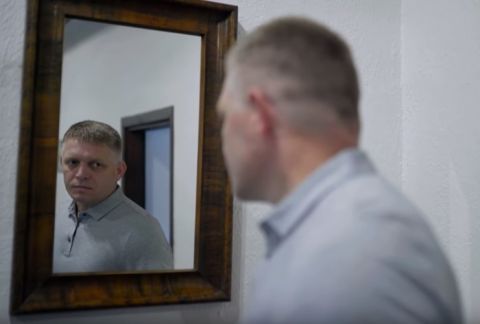 Otvoren&yacute; list viac ako 150 psychiatrov a psychol&oacute;gov Robertovi Ficovi (CEL&Eacute; ZNENIE)