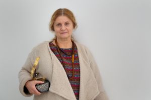 Cenu Slnko v sieti za v&yacute;nimočn&yacute; pr&iacute;nos slovenskej audiovizu&aacute;lnej kult&uacute;re si odnesie Zuzana Gindl-Tat&aacute;rov&aacute;