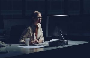 Dve tretiny Slov&aacute;kov a Sloveniek s&uacute;hlasia s tvrden&iacute;m, že muži s&uacute; častej&scaron;ie odmeňovan&iacute; za svoje &uacute;spechy ako ženy