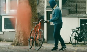 Klip o tom, ako skoro sa ukradne v rôznych mestách bicykel, je v ČR najlepším spotom