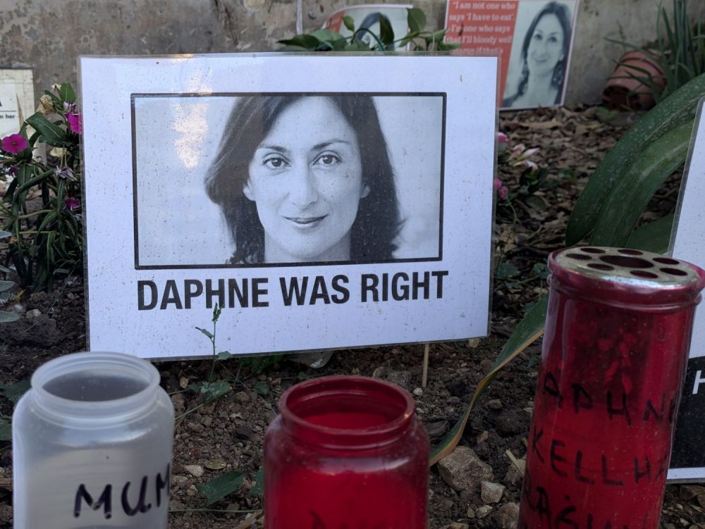 Porota Ceny Daphne Caruany Galizie za žurnalistiku zverejnila men&aacute; desiatich finalistov