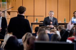 Komora učiteľov stoj&iacute; za &scaron;tudentmi z Popradu: Ďakujeme za lekciu demokracie!