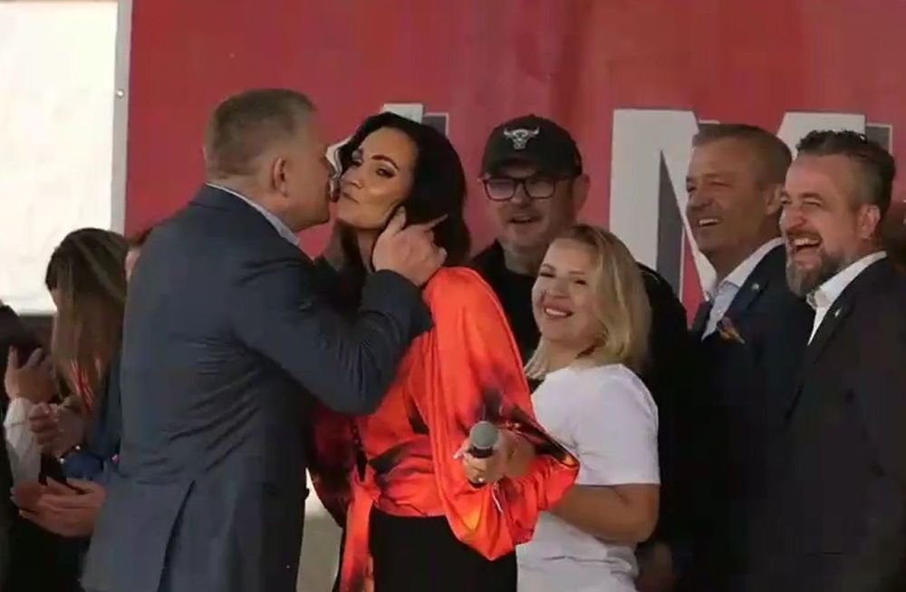 Ficov bozk má dohru: Majtánová má v STVR dočasnú stopku (VIDEO)
