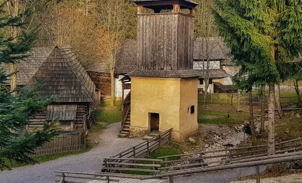 10 neokukaných skanzenov na Slovensku