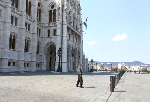 Reuters: Orb&aacute;novo medi&aacute;lne imp&eacute;rium sa po volebnej por&aacute;žke r&uacute;ca