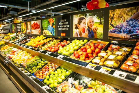 Pozrite sa, ako bud&uacute; počas 1. a 8. m&aacute;ja otvoren&eacute; Tesco, Lidl, Kaufland, Billa, Terno, Kraj a Fresh