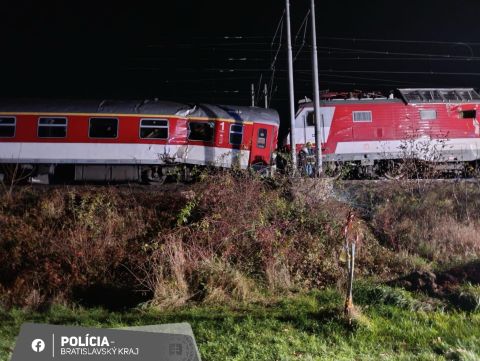 Za vlakové nešťastia je politicky zodpovedný R. Fico