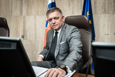 Premi&eacute;rovi nez&aacute;lež&iacute; na objektivite svojich tvrden&iacute;. Chod&iacute; do diskusi&iacute; s&aacute;m a nehovor&iacute; fakty